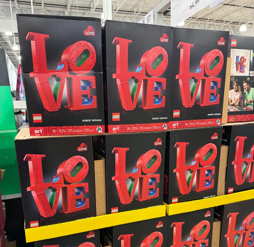 Robert Indiana LOVE Lego Set