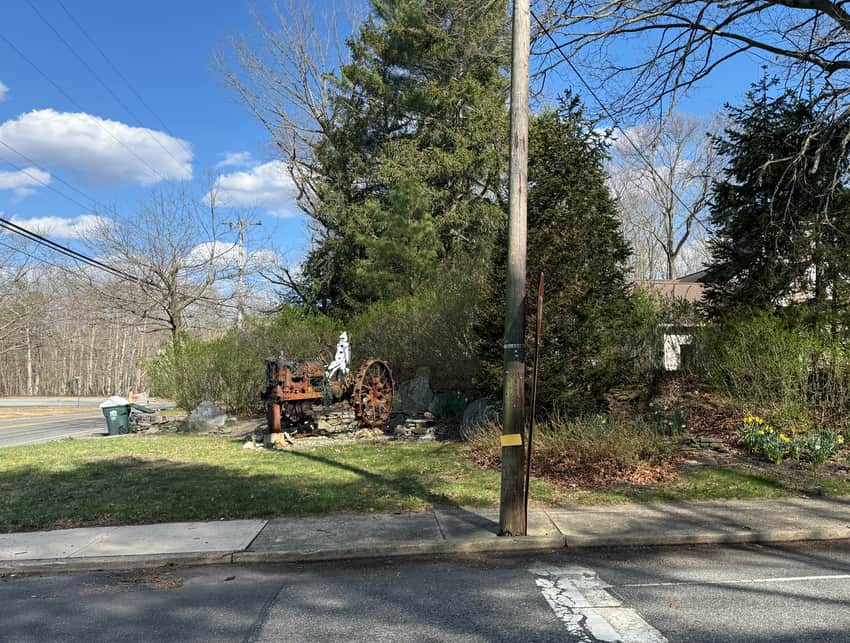 roadside attraction in Howell, NJ