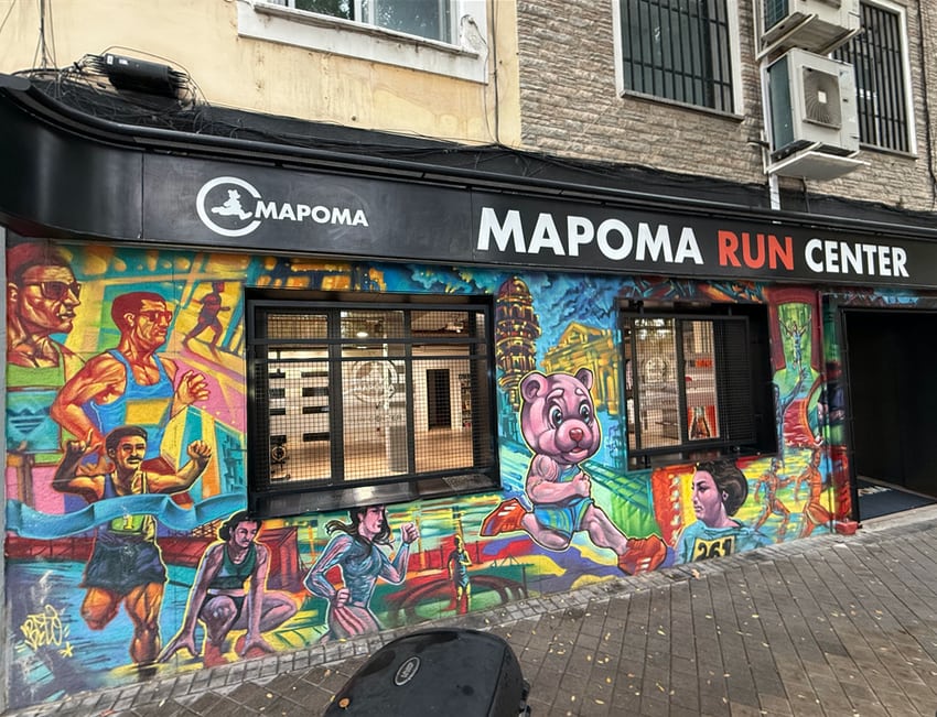 Mapoma Run Center storefront with street art in Madrid on Calle de Aniceto Marinas.