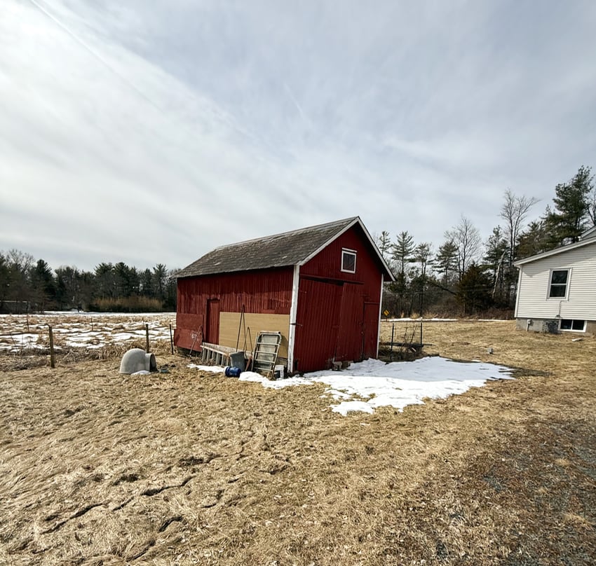 a small barn and farmhouse in Frenchtown, NJ